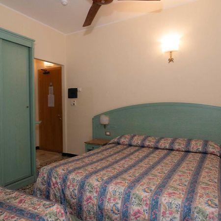 Hotel Magnolia Albenga Exteriör bild