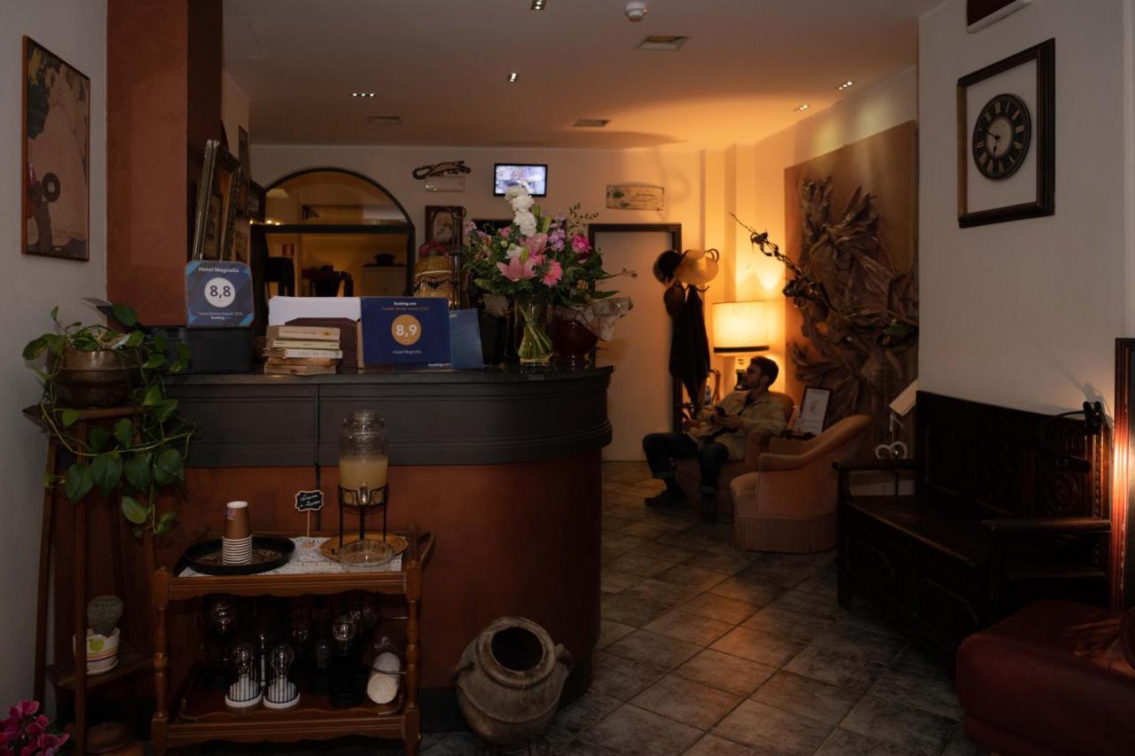 Hotel Magnolia Albenga Exteriör bild