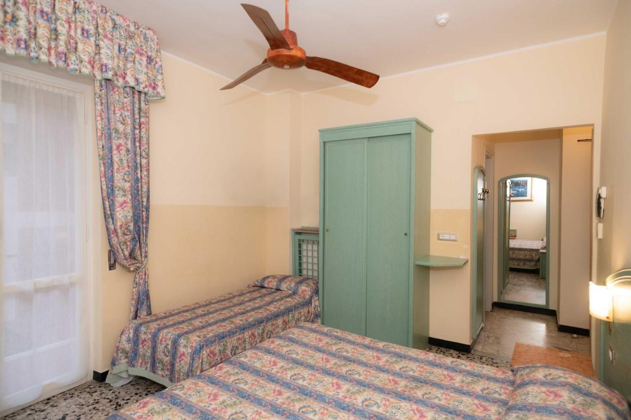 Hotel Magnolia Albenga Exteriör bild