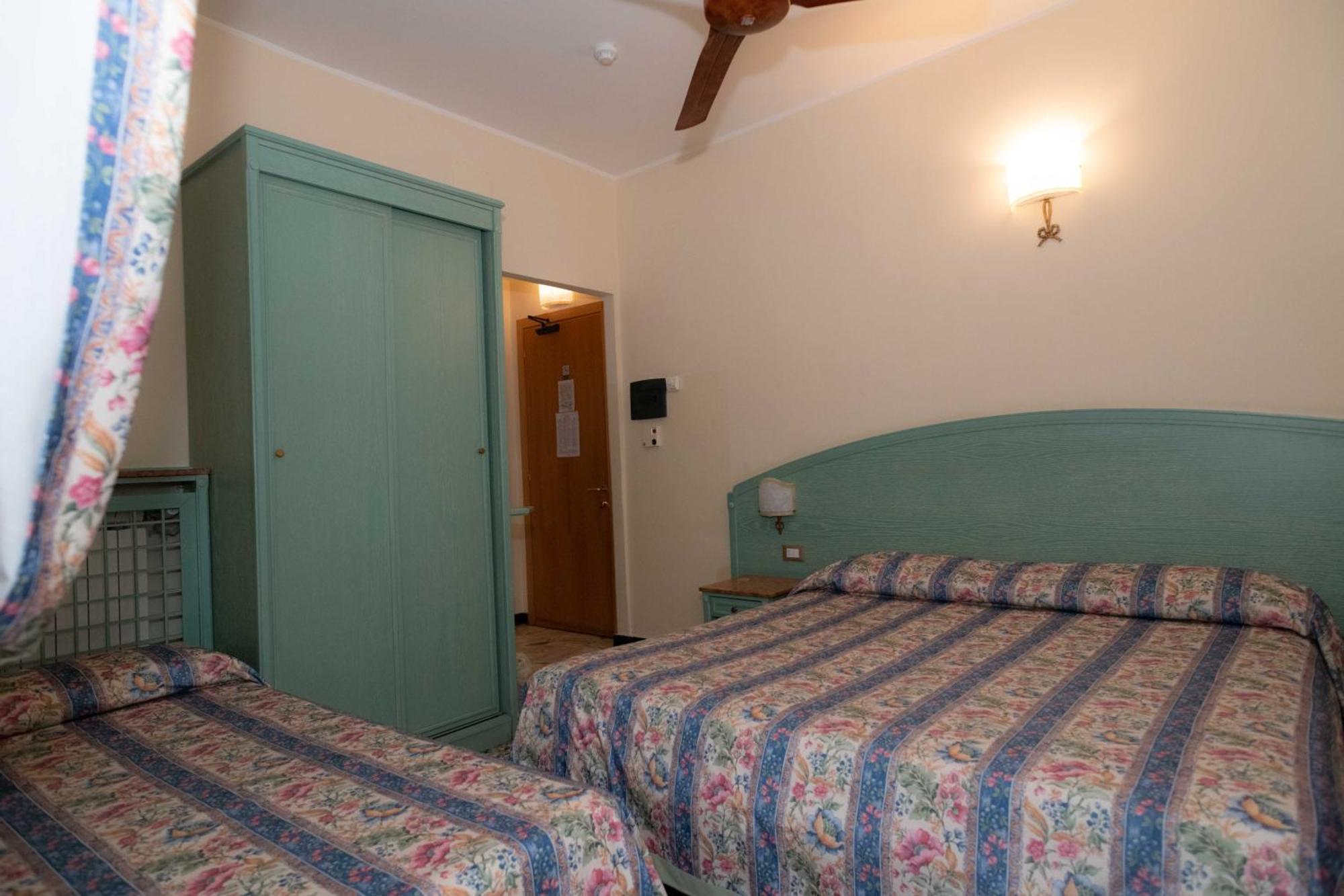 Hotel Magnolia Albenga Exteriör bild
