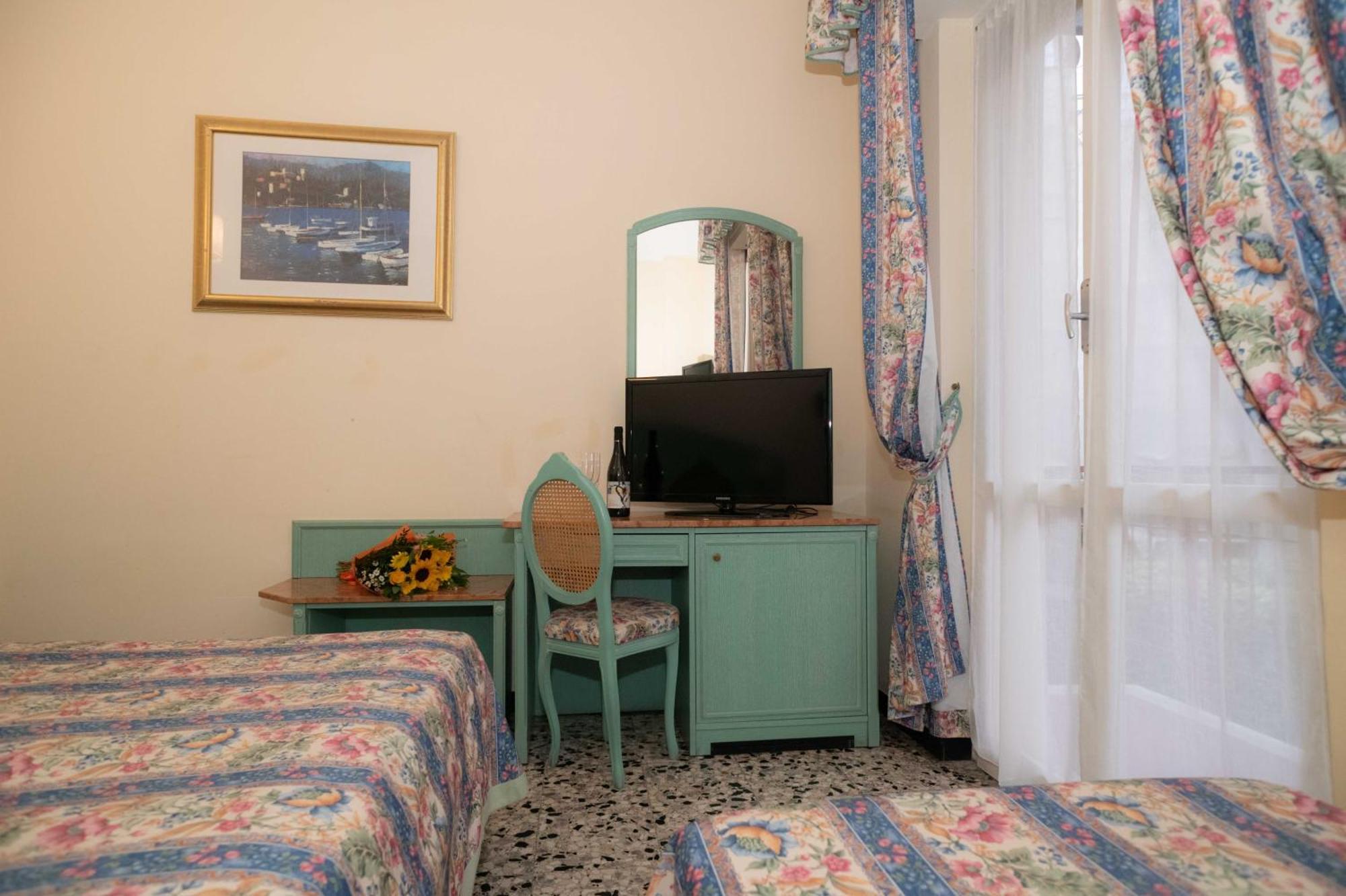 Hotel Magnolia Albenga Exteriör bild