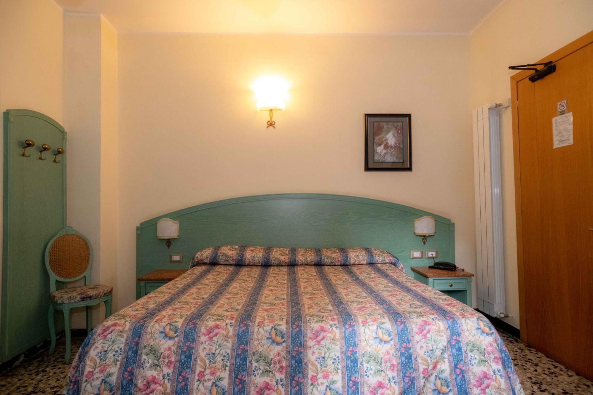 Hotel Magnolia Albenga Exteriör bild