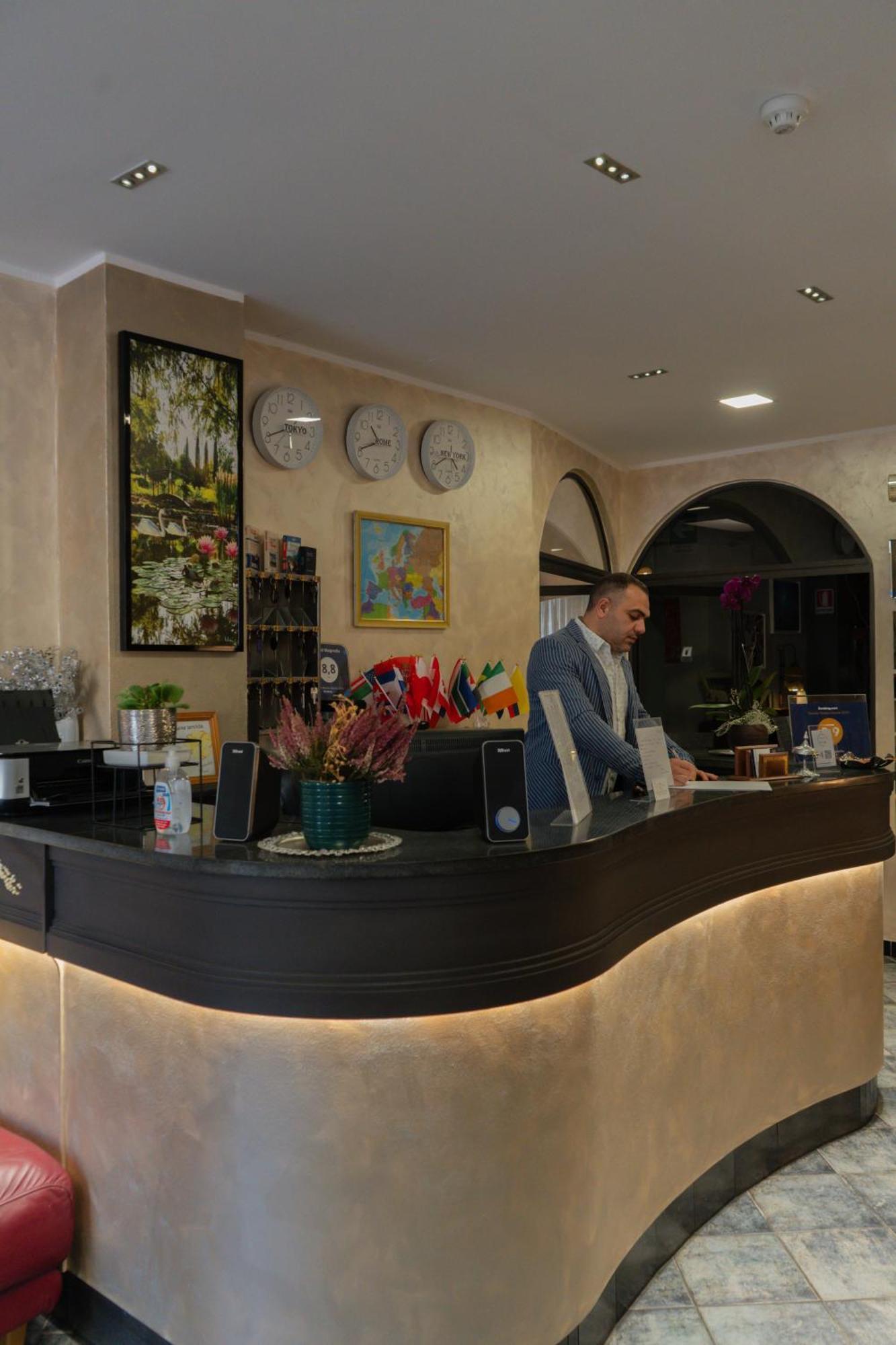 Hotel Magnolia Albenga Exteriör bild