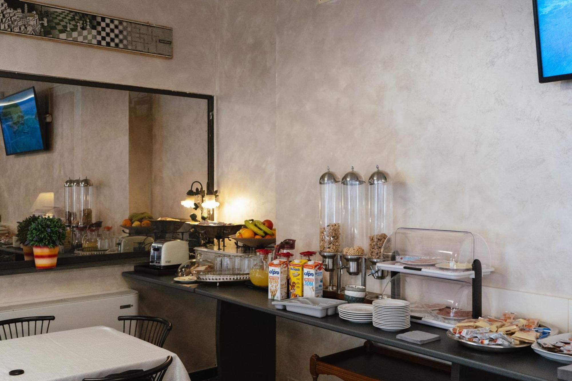 Hotel Magnolia Albenga Exteriör bild