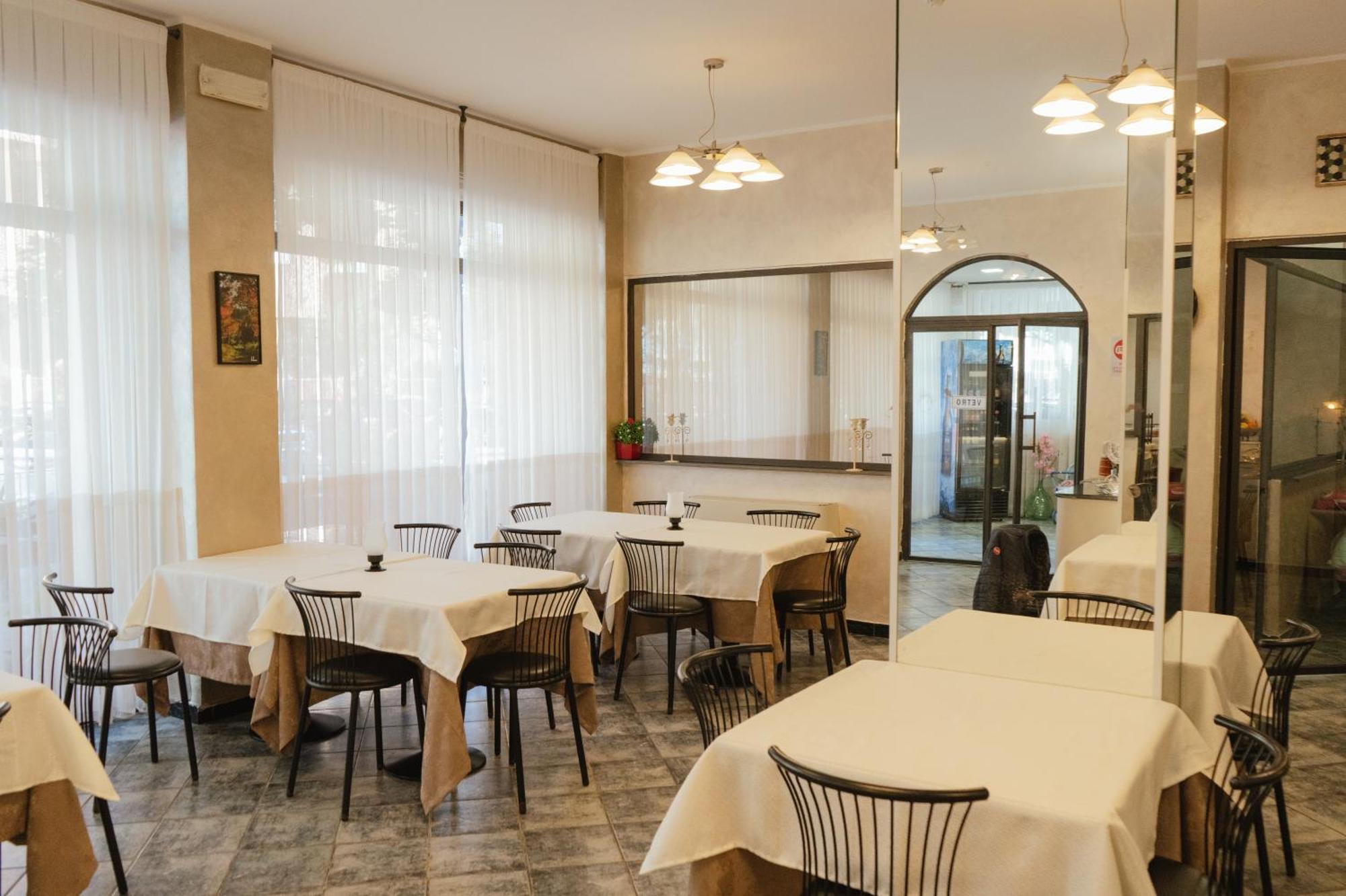 Hotel Magnolia Albenga Exteriör bild